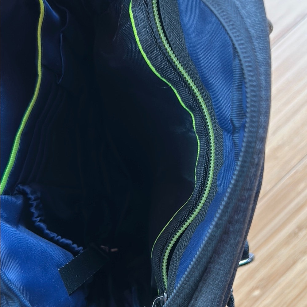 Travelon Gray Anti-Theft Security Bag - Picture 5 of 5